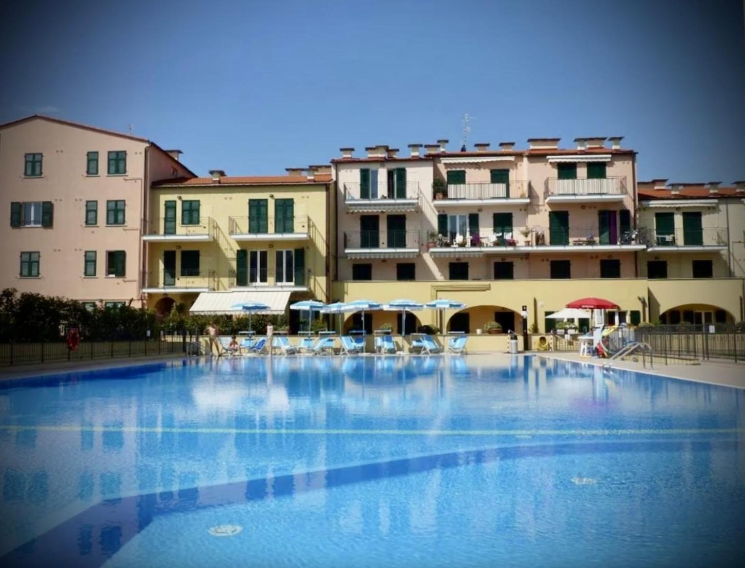 Studio Mer Piscine Cala Di Sole Imperia Italie Mono Locale Une Seule Piece المظهر الخارجي الصورة